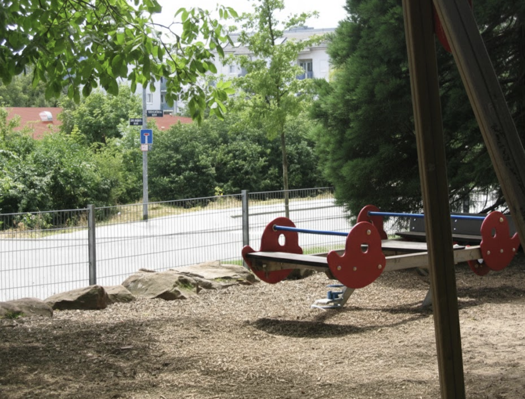 Norma Maihälden und Wildergrund mit großer grüner Baulücke 2004 - verwildertes Gelände nördlich des Norma-Markts